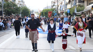 28η Οκτωβρίου: Εικόνες από τις παρελάσεις - Μικροί και μεγάλοι ξεχύθηκαν στο Ηράκλειο