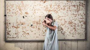 Η Κρητικιά Μάγδα Κόρπη μετουσιώνει το "Φυλαχτό" του Ρομπέρτο Μπολάνιο