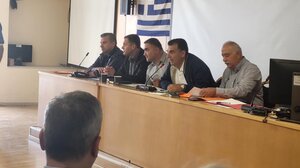 Αγωνία για τη φτωχοποίηση των ένστολων - Σύσκεψη για τα "ανοιχτά" ζητήματα