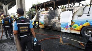 Φωτιά σε σχολικό λεωφορείο στην Ταϊλάνδη - Τουλάχιστον 25 νεκροί 