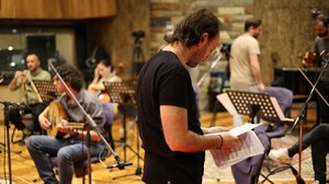 «Τα μαύρα ρούχα»: Ο Κρητικός μουσικός πίσω από την ανατριχιαστική διασκευή μιλά στο Cretalive