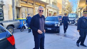 Με εκατοντάδες οχήματα και δασοκομάντος ενισχύεται η Πυροσβεστική στα Χανιά