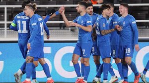 Μα και τα πιτσιρίκια με εισιτήριο για τον αγώνα της Εθνικής; 