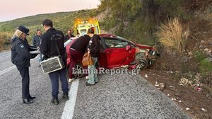 Τροχαίο για οικογένεια με μωρό έξω από τη Λαμία