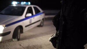 Επεισοδιακή διάρρηξη: Έπεσαν με το ΙΧ σε τζαμαρία καταστήματος και "σήκωσαν" το χρηματοκιβώτιο