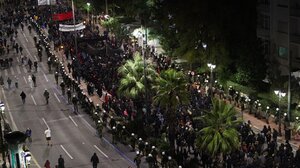 Πολυτεχνείο: Μαζική η πορεία στην Αθήνα, 150 προσαγωγές και 7 συλλήψεις