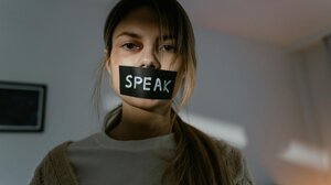 Άλιμος: "Παραήταν φιλικός με τις μαθήτριες. Σχεδόν προκλητικός" λέει πρώην μαθήτρια του καθηγητή