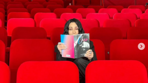 Σερ – Από το ορφανοτροφείο σε σταρ διαγαλαξιακού βεληνεκούς