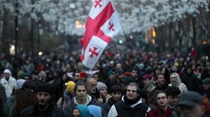 Γεωργία: Ορκίστηκε ο νέος πρόεδρος - Χιλιάδες άνθρωποι διαδηλώνουν πριν την ανάληψη των καθηκόντων του