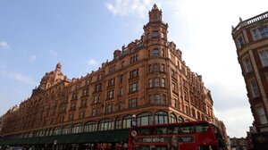 Εργαζόμενοι του Harrods απεργούν πριν από τα Χριστούγεννα και την "Boxing Day"