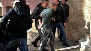 Κίνδυνος-θάνατος: την 1η Δεκεμβρίου ο 33χρονος Γάλλος έσπασε τα πόδια Χανιώτη και χαστούκισε μία γυναίκα 