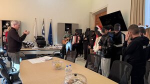 Κάλαντα στο Δήμαρχο Ηρακλείου από το Γενικό Λύκειο της Νέας Αλικαρνασσού