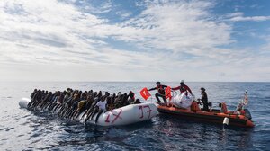 Γιατροί χωρίς σύνορα: Αναστέλλουν τις επιχειρήσεις τους στην κεντρική Μεσόγειο