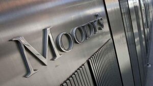 Moody's: Η πτώση της κυβέρνησης Μπαρνιέ «μειώνει την πιθανότητα μιας σταθεροποίησης των δημόσιων οικονομικών»