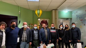 Γιορτή αγάπης από τους Λιμενικούς με τον Γρηγόρη Σαμόλη για τους μικρούς ήρωες στο ΠΑΓΝΗ - Δείτε βίντεο