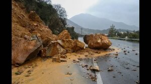 Πτώσεις βράχων στα νότια της Κρήτης λόγω της έντονης βροχής