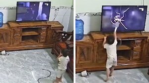 Αγοράκι διαλύει τηλεόραση για να εμποδίσει κλέφτη!