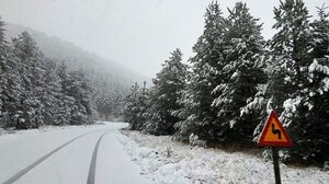 Απεγκλωβισμός αυτοκινήτων με επισκέπτες σε καταφύγιο του Ολύμπου