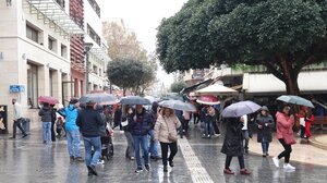 "Ψυχρολουσία" στα ταμεία των καταστημάτων, τις γιορτές - Το βλέμμα στις εκπτώσεις