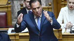 Νέα κόντρα Γεωργιάδη - Κωνσταντοπούλου στη Βουλή για παντελόνια και φούστες