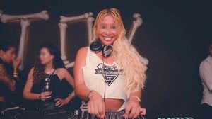 Καλύβια: Προφυλακίζεται η DJ για το πάρτι με τα ναρκωτικά σε πολυτελή βίλα