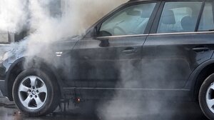 Φωτιά σε επτά σταθμευμένα αυτοκίνητα στα Πατήσια