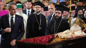 Μητσοτάκης: Φωτεινό παράδειγμα σοφίας και δράσης ο μακαριστός Αρχιεπίσκοπος Αναστάσιος