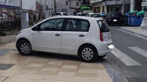 Ποιος είπε ότι οι πλατείες του Ηρακλείου δεν είναι... πάρκινγκ;