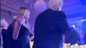 Τραμπ: Ο... viral χορός του και η αμήχανη κίνηση της Μελάνια