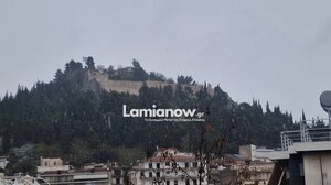 Λαμία : Χιονίζει στον Περιφερειακό, την Ταράτσα και στο κέντρο της πόλης