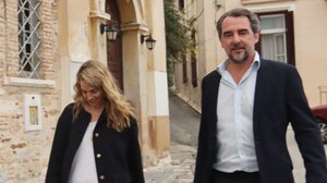 Με το βυζαντινό τελετουργικό ο γάμος Ντε Γκρες - Βαρδινογιάννη στην Πλάκα