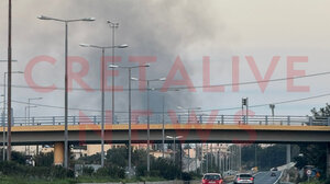 Κινητοποιήθηκε η Πυροσβεστική για τη φωτιά στον καταυλισμό