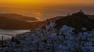 Σε κατάσταση έκτακτης ανάγκης κηρύχθηκε και η Ίος