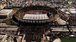 Κηδεύεται ο Χασάν Νασράλα: Στους δρόμους δεκάδες χιλιάδες άνθρωποι κρατώντας φωτογραφίες