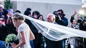 Οι λεπτομέρειες του γάμου Νικόλαου-Χρυσής: Η νυφική ανθοδέσμη τιμή στην πεθερά, η τιάρα με τα διαμάντια, οι καλεσμένοι