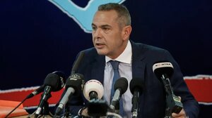 Χαμός στη δίκη του Πάνου Καμμένου με μάρτυρα κατηγορίας τον Νίκο Κοτζιά: Απειλές, καταγγελίες και παρέμβαση της αστυνομίας