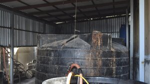 Τρεις συλλήψεις για παράνομο αποστακτήριο – συσκευαστήριο αλκοολούχων ποτών