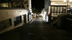 Άδειασε η Σαντορίνη, σκοτάδια στα καλντερίμια - Δεν υπάρχει ψυχή έξω το βράδυ, λέει κάτοικος