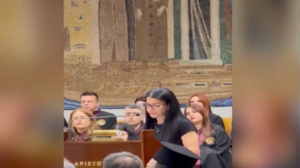 ΑΠΘ: “Πήρε” το πτυχίο η Κέλλη Πορφυρίδου, μια από τα 57 θύματα των Τεμπών