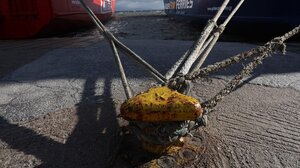 Δεμένα τα πλοία στα λιμάνια λόγω των θυελλωδών ανέμων