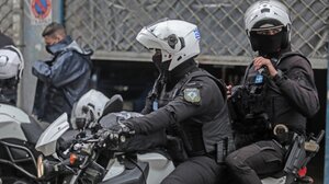 Φορούσε λάθος… μπλούζα και του επιτέθηκαν!