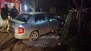 Λαμία: Αυτοκίνητο τυλίχτηκε στις φλόγες μετά από τροχαίο 