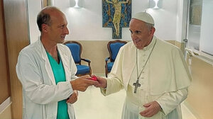 Ο προσωπικός χειρουργός του Πάπα Φραγκίσκου αποκαλύπτει τις τελευταίες του στιγμές