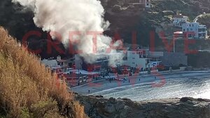 Η φωτιά στην τροχοβίλα κινητοποίησε την Πυροσβεστική