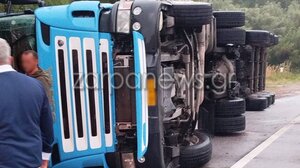 Τούμπαρε η νταλίκα πάνω στην εθνική - Από τύχη δεν είχαμε τραυματισμούς