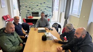 Ο Παραολυμπιονίκης ποδηλασίας Νίκος Παπαγγελής με το Wheels Of Will στον Άγιο Νικόλαο