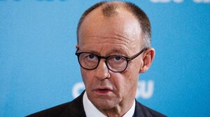 Γερμανία: Περιορισμό των αιτούντων άσυλο σε κάτω των 100.000 ετησίως προανήγγειλε ο Μερτς