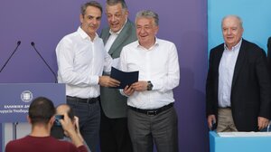 Ο πράσινος φάκελος, ο μπλε και η ανταλλαγή Μητσοτάκη - Αρναουτάκη!