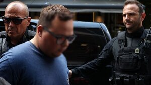 Λάρισα: «Μου έλεγε ότι είμαι τεμπέλης - Πήρα ένα κουζινομάχαιρο και την κάρφωσα πολλές φορές», λέει ο μητροκτόνος