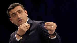 Ρουμανία: Ο εθνικιστής υποψήφιος Σιμιόν έκλεισε τους λογαριασμούς του στο TikTok και το Facebook πριν από τον δεύτερο γύρο των εκλογών